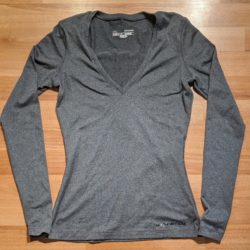 Under Armour Women's Gray Long Sleeve V-neck Heatgear Top